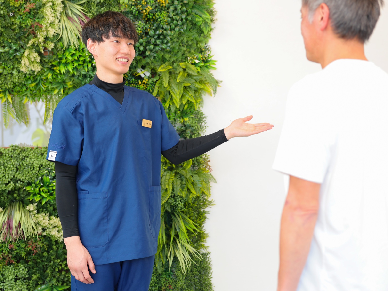身体全体のつながりを確認しながら行う整体施術